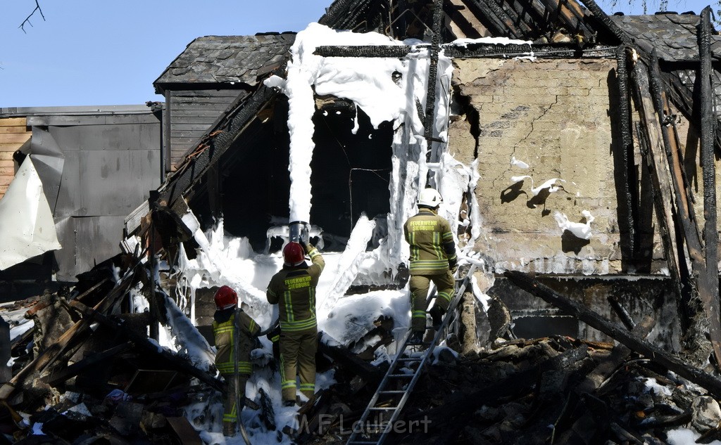 Grossfeuer Einfamilienhaus Siegburg Muehlengrabenstr P1387.JPG - Miklos Laubert